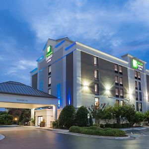 Holiday Inn Express & Suites Wilmington-University Center, An Ihg Hotel